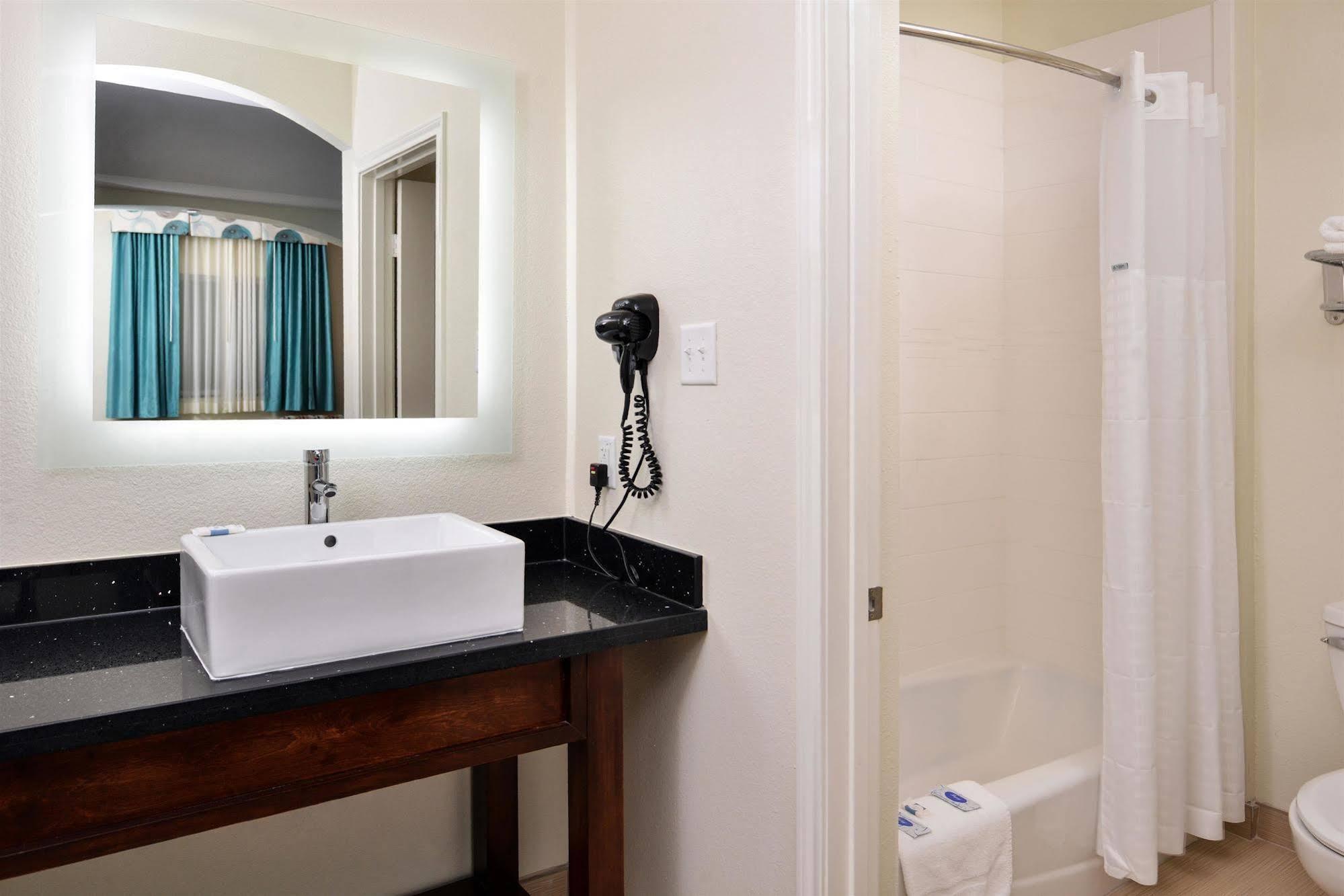 Americas Best Value Inn & Suites Spring / N. Houston Bagian luar foto