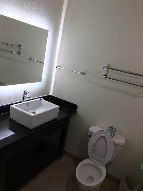 Americas Best Value Inn & Suites Spring / N. Houston Bagian luar foto